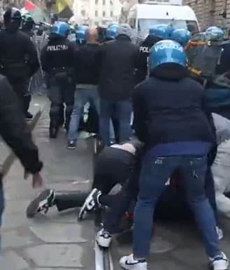 guerriglia in piazza