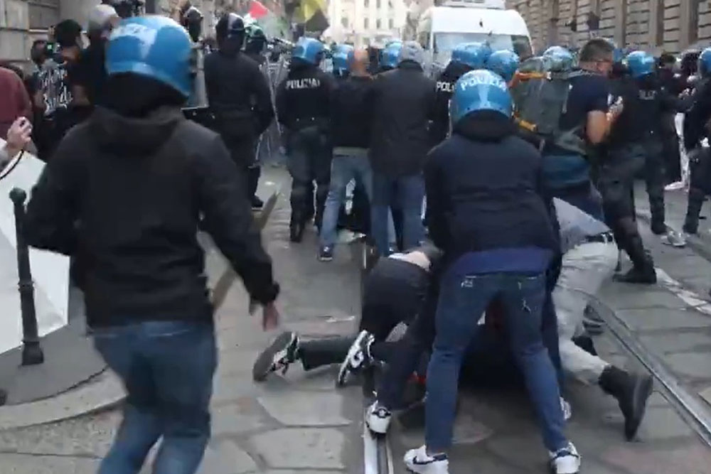 Scendete in piazza, comunicate il dissenso ma non utilizzate il solo verbo della violenza